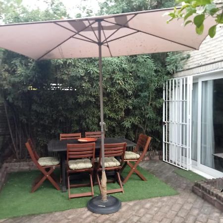 Dormir Entre Limones, Casa De Invitados En Vivienda Familiar Dos Hermanas Buitenkant foto